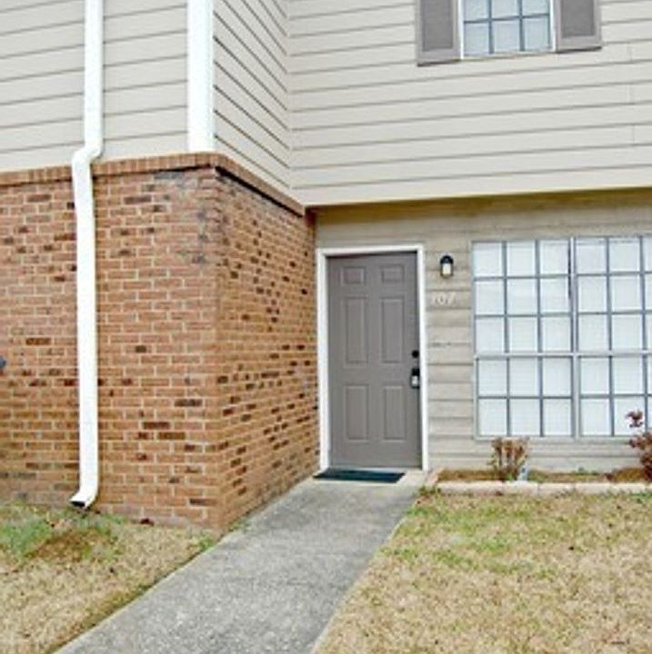1st image of 202 Hillsboro Ln
