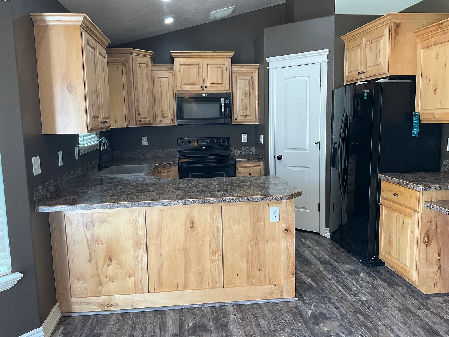 5 bed, 2332 sqft, $2,450 — Photo 4