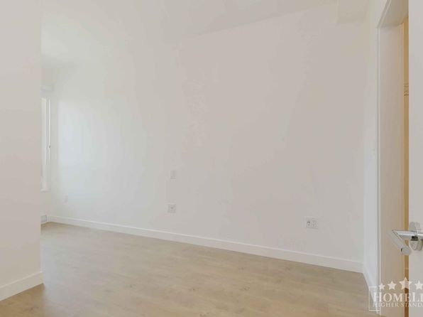 2 bedroom rental in Surrey — photo 11