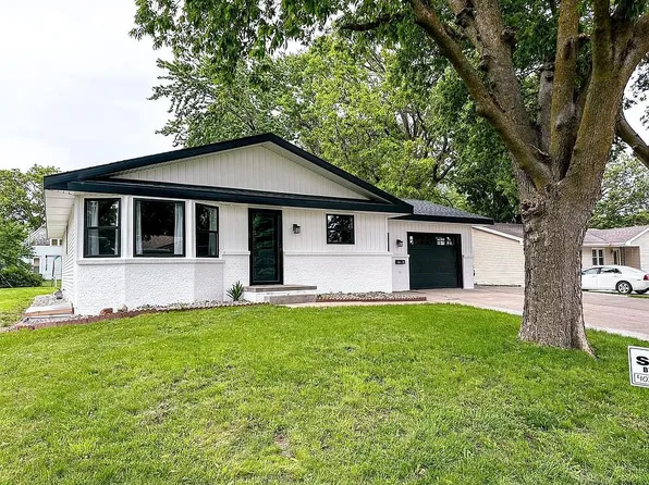 690 W 8th Ave, Wahoo, NE 68066