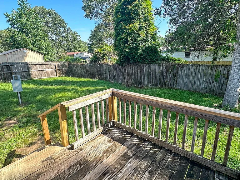 16487 Brittany Way — Photo 32