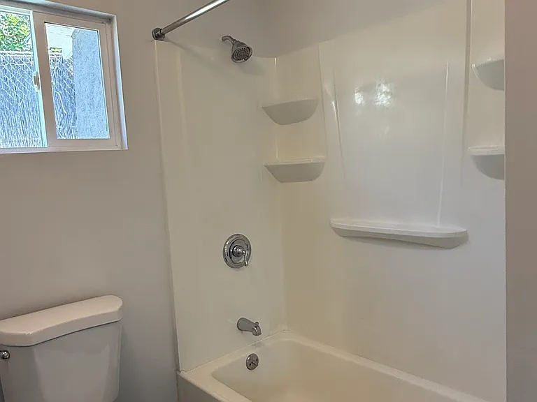 647 W Avenue 28 — Photo 12