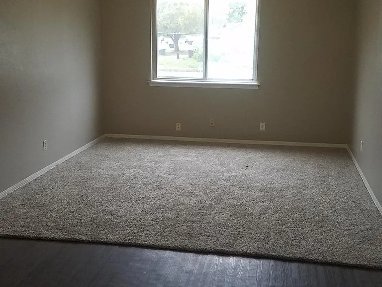 212 Capitol St — Photo 2