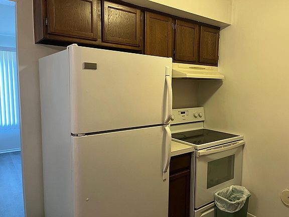 5th image of 22797 Grove St
