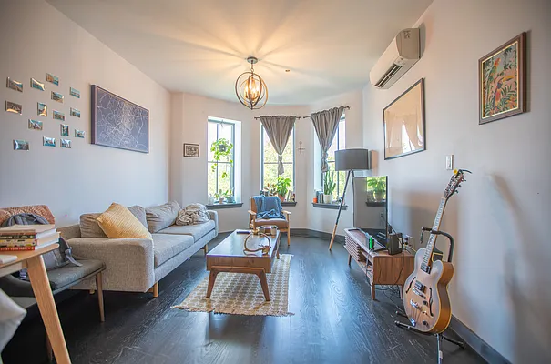 Rented by Jankos Group LLC | media 20