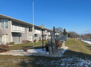 2000 Lake Shore Dr APT F, Gladstone, MI 49837