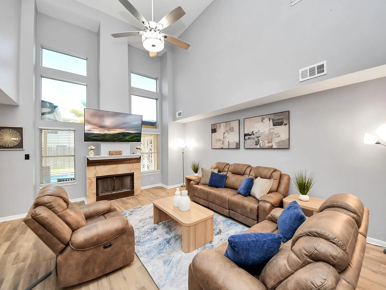 8 bed, 3.5 bath, 4062 sqft, $7,500 — Photo 2