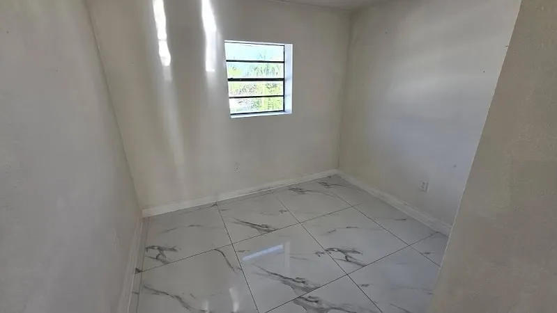 3 bed, 744 sqft, $2,195 — Photo 3
