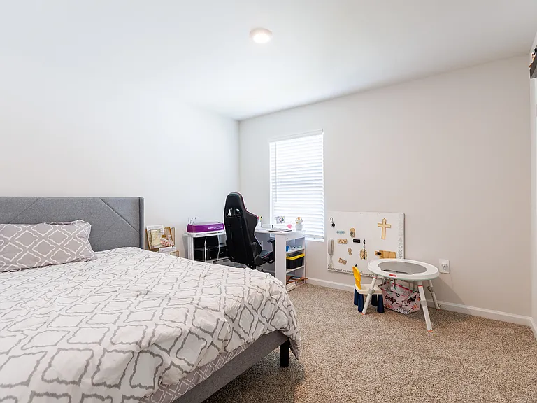2082 Tottenham Dr — Photo 21
