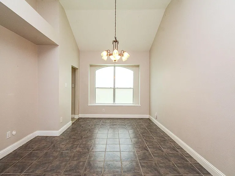 19715 Lindenfield Ct — Photo 3