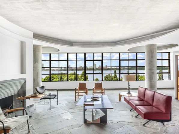 495 West Street image 1 of 13