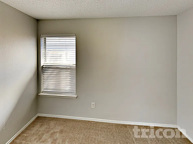 10525 Flamewood Dr — Photo 9