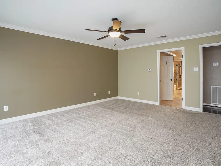 2108 Lakeway Dr — Photo 30