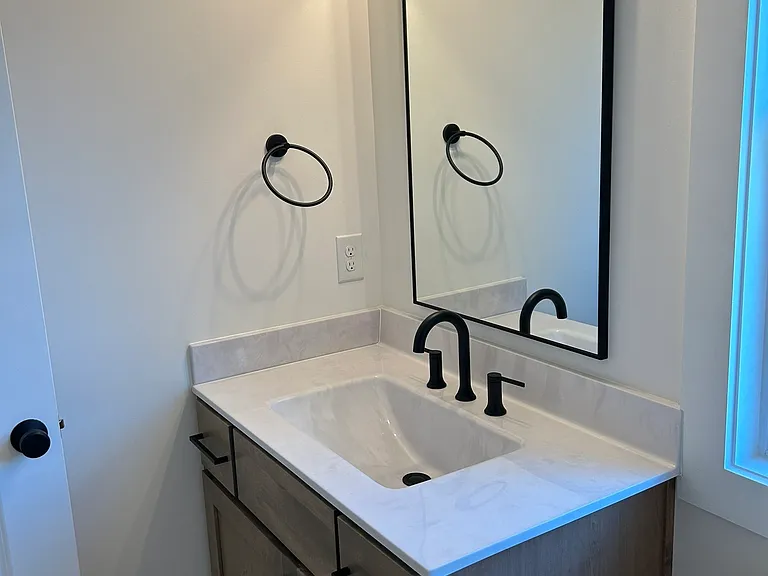 115 W 14th St #B — Photo 12