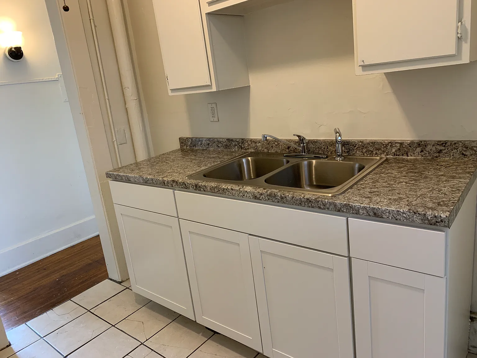 3 bed, 750 sqft, $1,350 — Photo 2