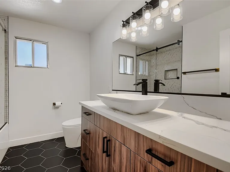 5631 Gilbert Ln — Photo 24