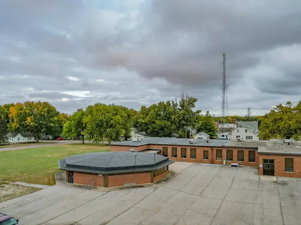 905 20th St, Spirit Lake, IA 51360