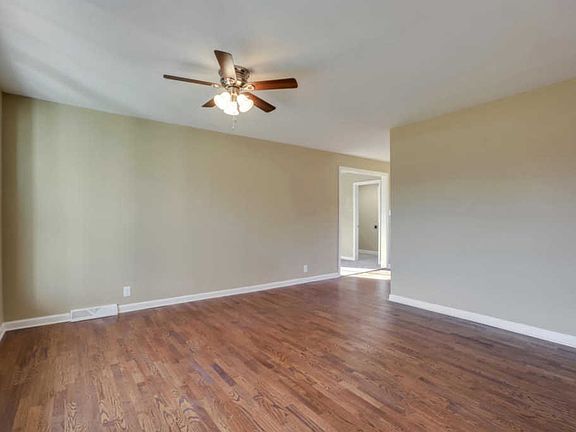 2nd image of 2337 Laramie Dr
