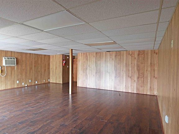 5th image of 502 S Broadway Ave