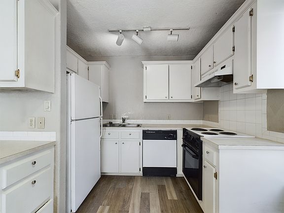 3rd image of 294 Friendship Ln #20