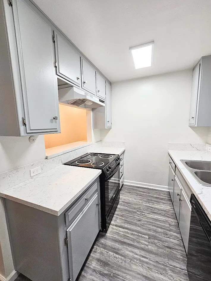 2 bed, 1.5 bath, 900 sqft, $2,995 — Photo 4