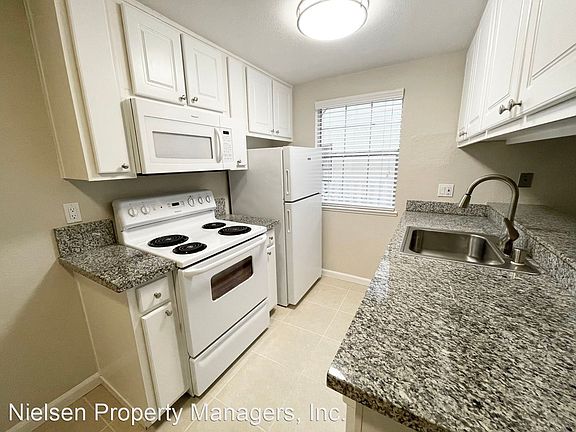 4th image of 2716 F St #1