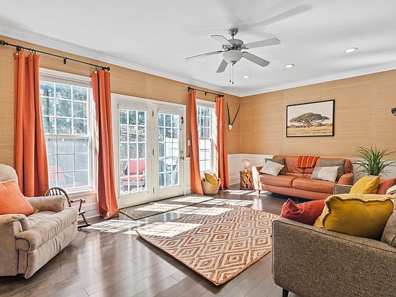 4th image of 3008 Hill St Unit 202