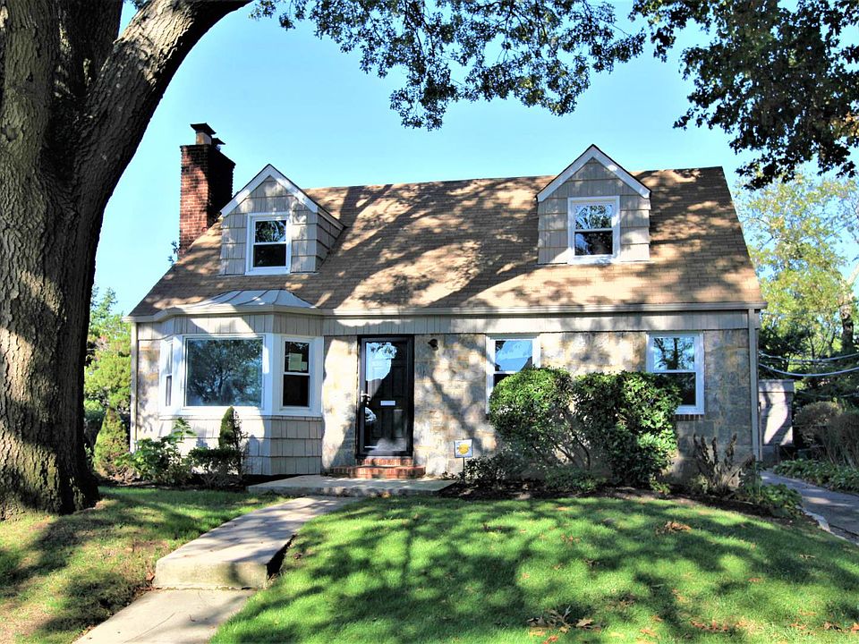 1st image of 15 Birchwood Dr W