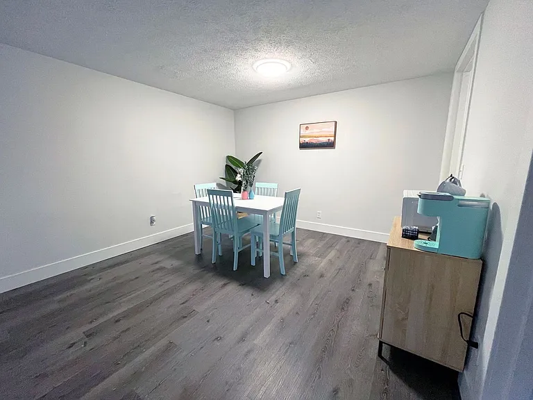 Pine Grove Apartments — Photo 10