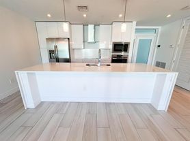 1 S Palmway 202 Lake