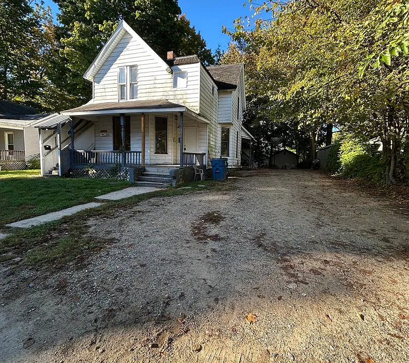 210 S 4th St