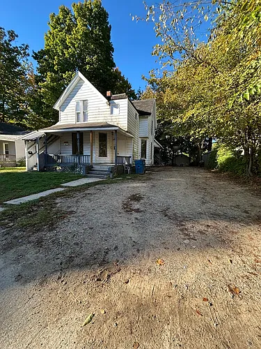 210 S 4th St Photo 1