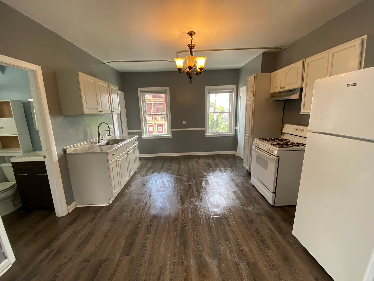 3 bed, 4644 sqft, $1,995 — Photo 3