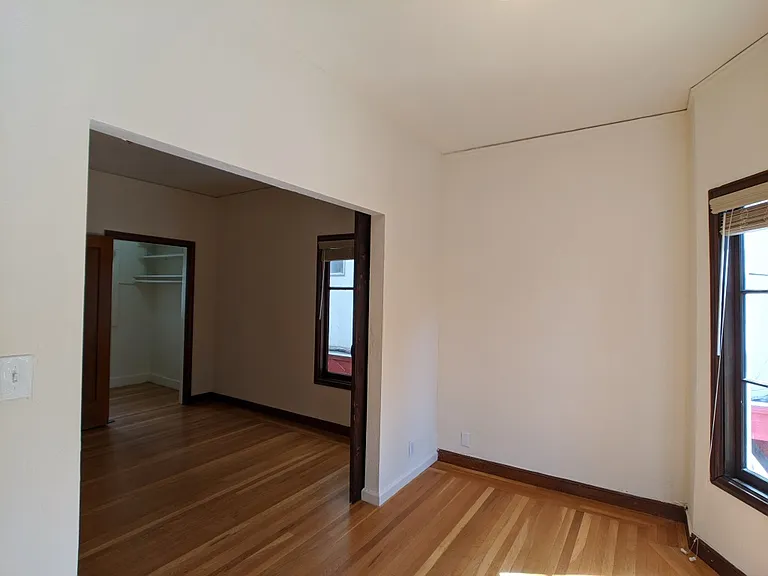 2427 Hilgard Ave — Photo 15