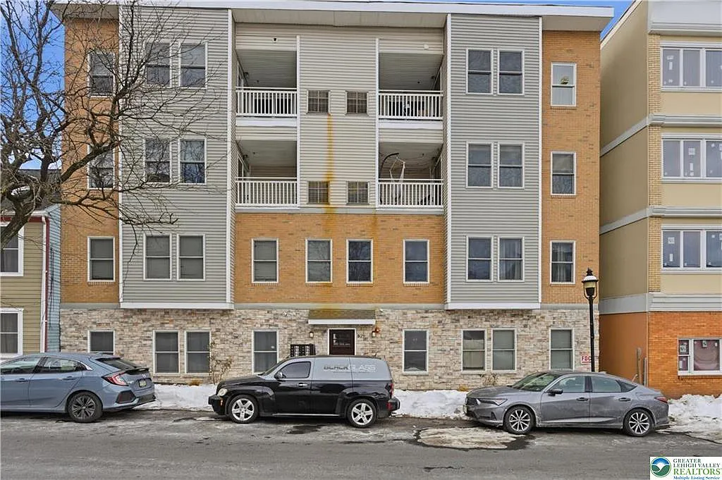 2 bed, 2.0 bath, 1500 sqft, $2,300 — Photo 1