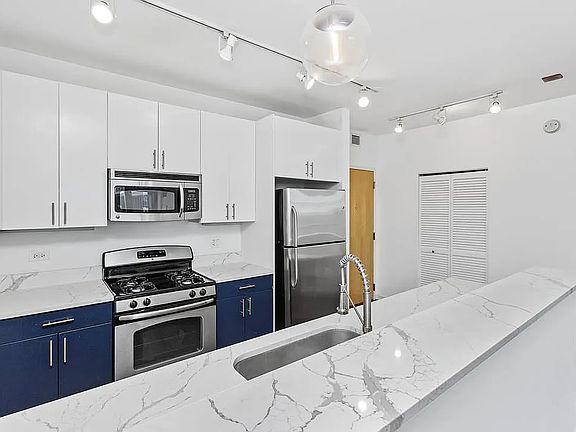 3rd image of 123 S Green St APT 709B