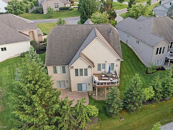 3rd image of 585 Burgess Cir