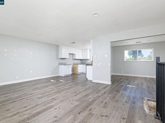 5th image of 10437 Reymouth Ave