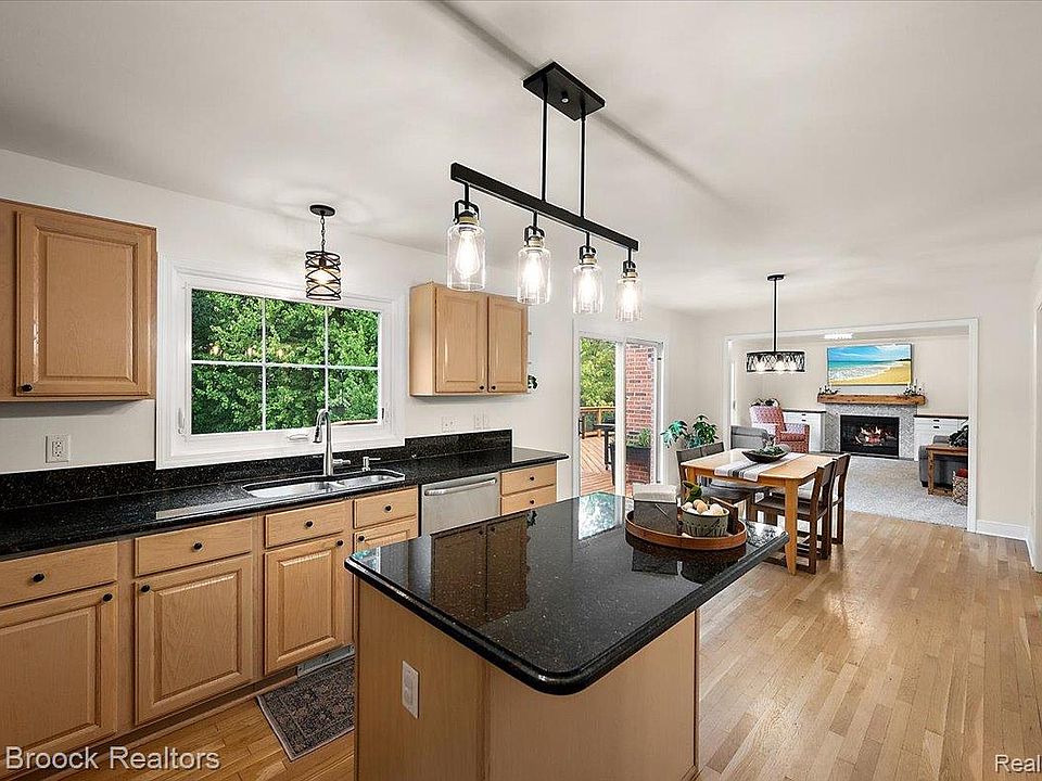 24435 Nantucket Dr, photo 16