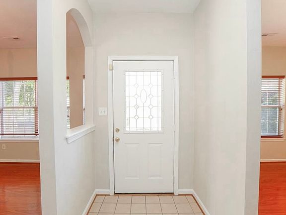 4th image of 103 Belmont Cir #1