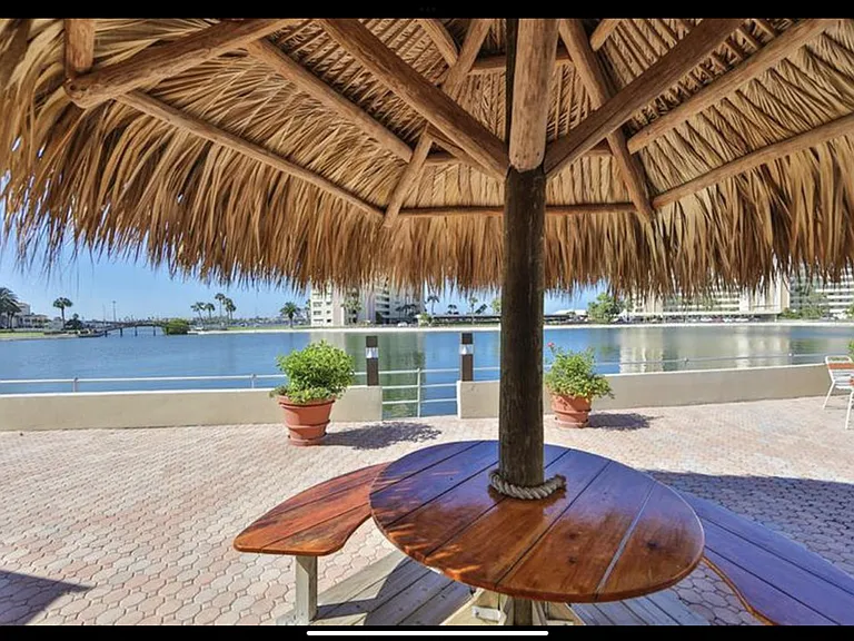 4525 Cove Cir — Photo 24