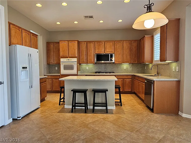 2139 Twin Falls Dr — Photo 15
