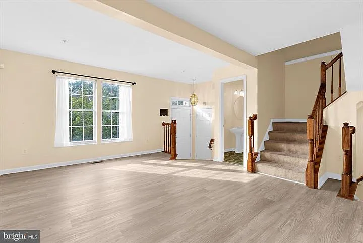 3 bed, 1880 sqft, $2,800 — Photo 2