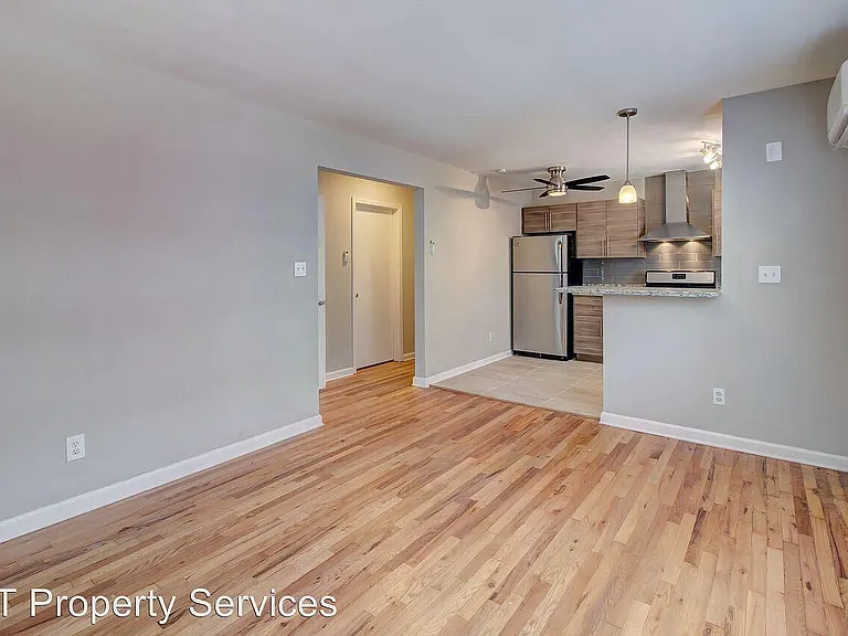 950 Saint Charles Ave NE #8 — Photo 8