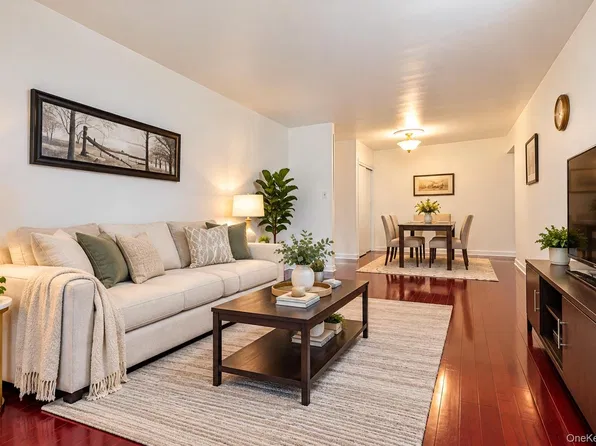 27-05 Parsons Boulevard #6F, Flushing, NY 11354