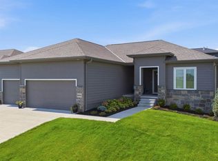 18450 Greenleaf St, Omaha, NE 68136