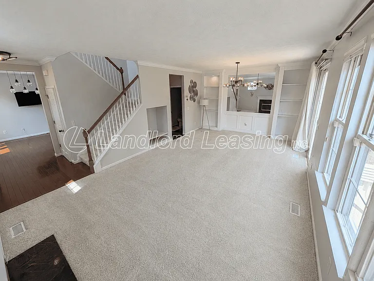 33317 Fairport Dr — Photo 2