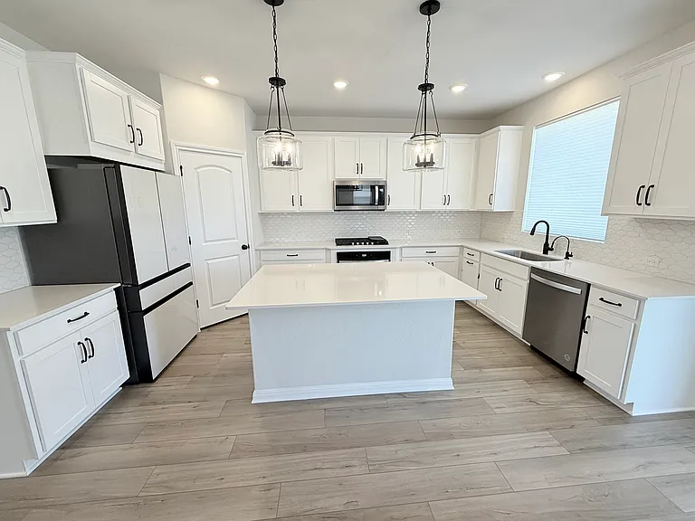 212 Swinging H Ln — Photo 3