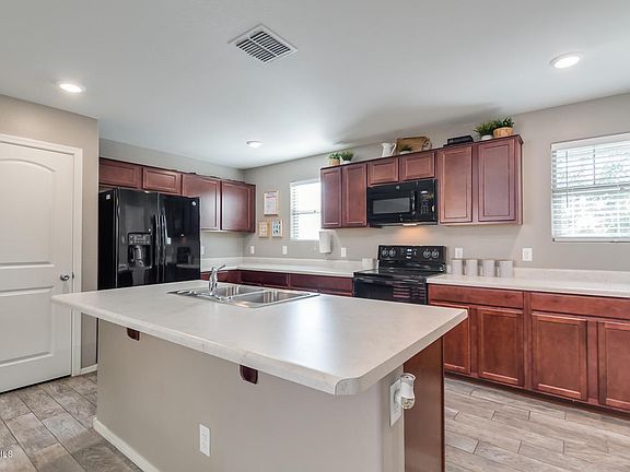 3rd image of 16562 W Sierra St