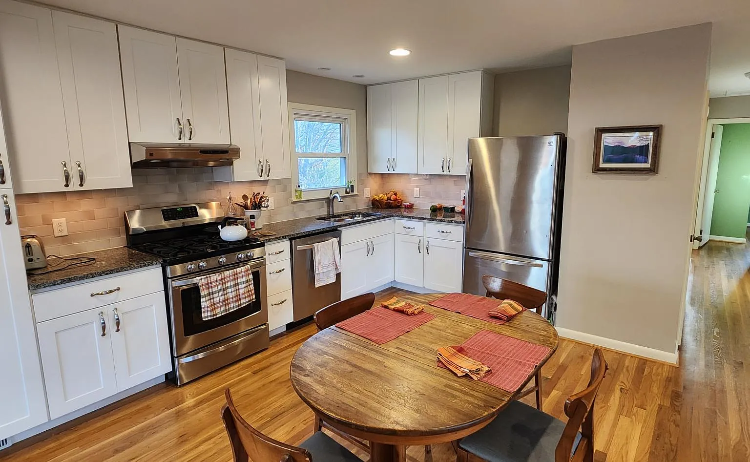 2 bed, 1.5 bath, 1200 sqft, $2,500 — Photo 2